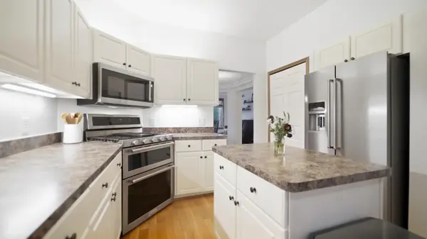 5011 Waters Edge DR, Valparaiso, IN 46383