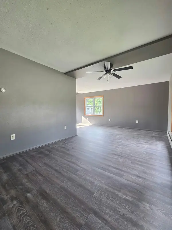 420 5th ST SW, Plainview, MN 55964