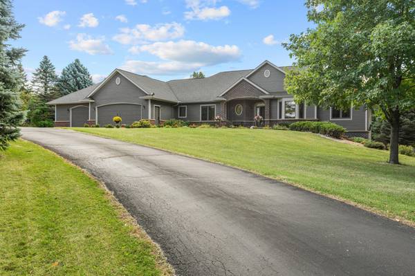 1006 105th ST W, Inver Grove Heights, MN 55077