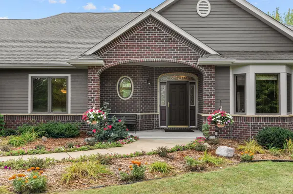 1006 105th ST W, Inver Grove Heights, MN 55077