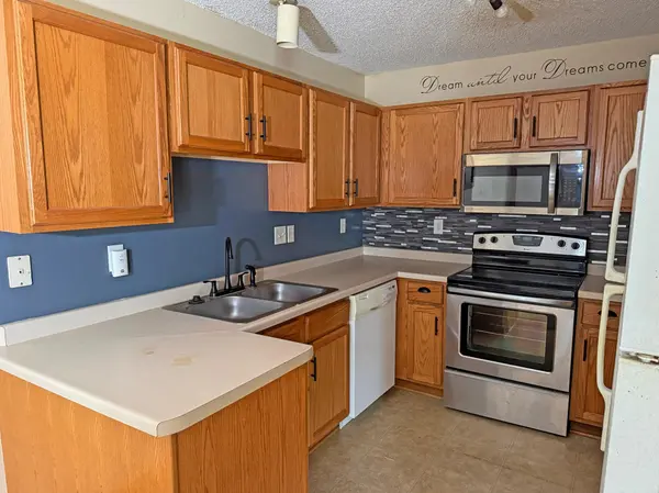 913 Serenity CIR, Norwood Young America, MN 55397