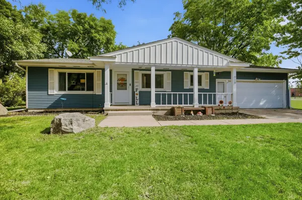 908 Brenda Lee DR, Saint Cloud, MN 56303