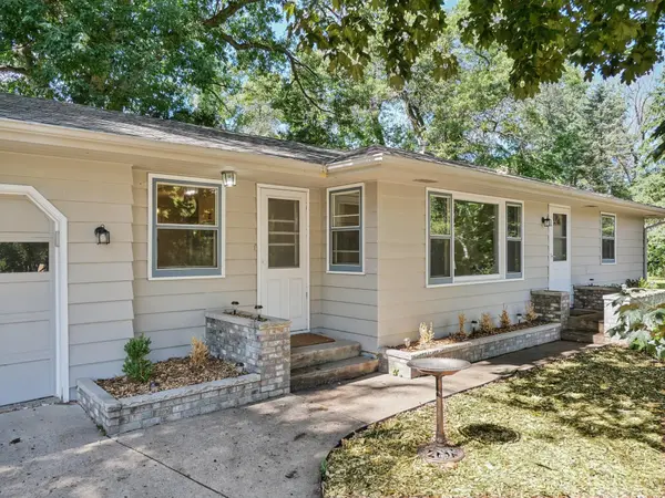 1225 Dunkirk LN N, Plymouth, MN 55447
