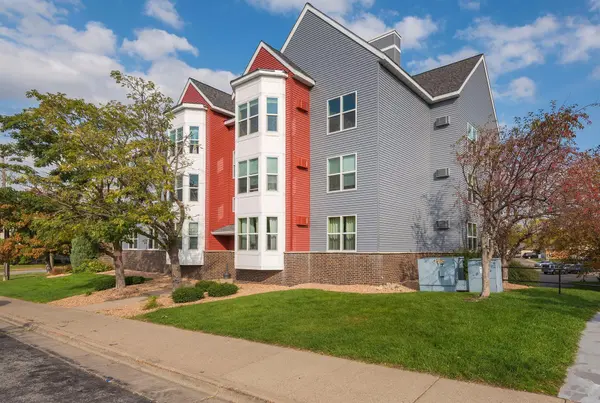 720 3rd AVE NE #120, Minneapolis, MN 55413