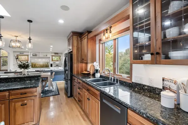 8370 W Lake DR, Chanhassen, MN 55317