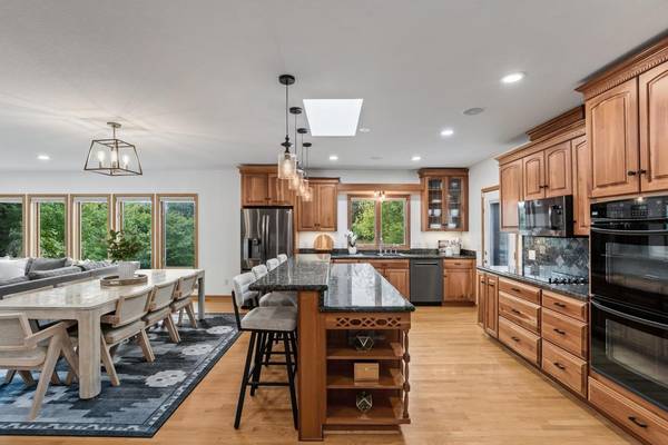 8370 W Lake DR, Chanhassen, MN 55317