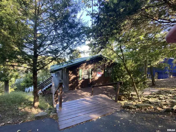 725 LAKESHORE Drive South, Goreville, IL 62939