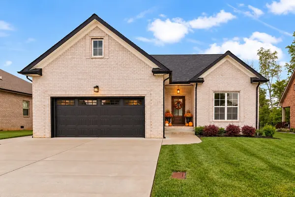824 Brown Swiss Ct, Clarksville, TN 37043