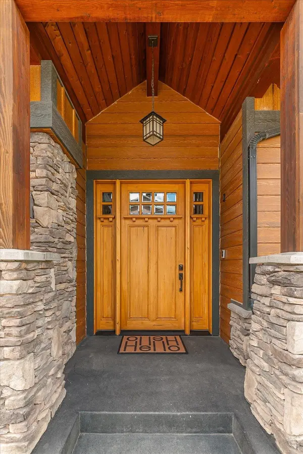 8924 E Clearview Ln, Spokane, WA 99217