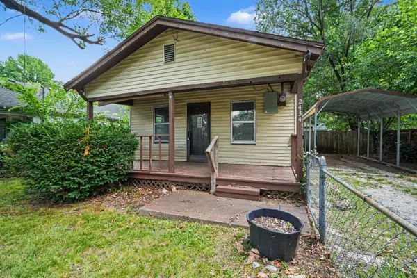 2434 N Pickwick AVE, Springfield, MO 65803