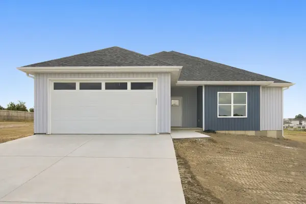 22 Elmer ST, Reeds Spring, MO 65737