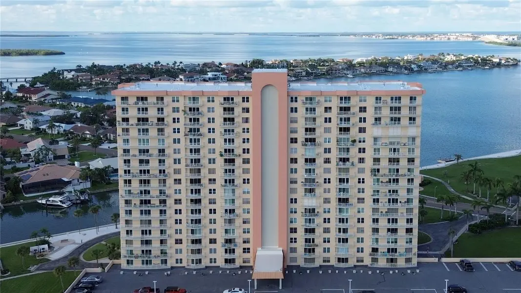 4900 BRITTANY DR S #805, St Petersburg, FL 33715