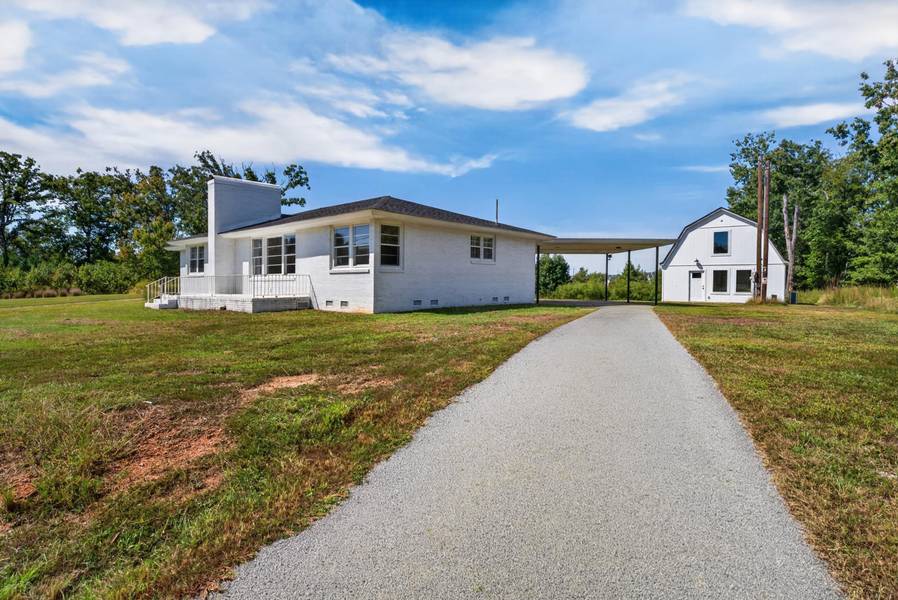 1586 Skylyn DR, Spartanburg, SC 29307