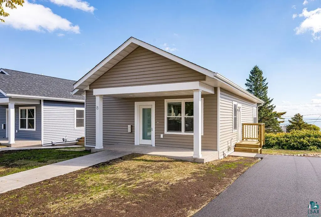 8 W 11th St, Duluth, MN 55806