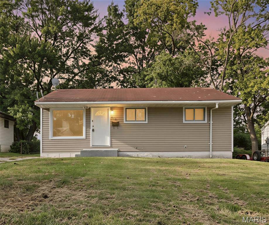 146 Grampian RD, St Louis, MO 63137