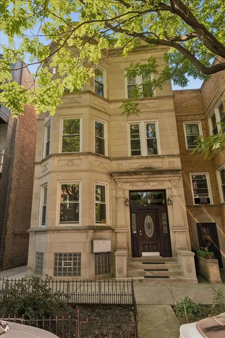 852 N Hoyne AVE, Chicago, IL 60622