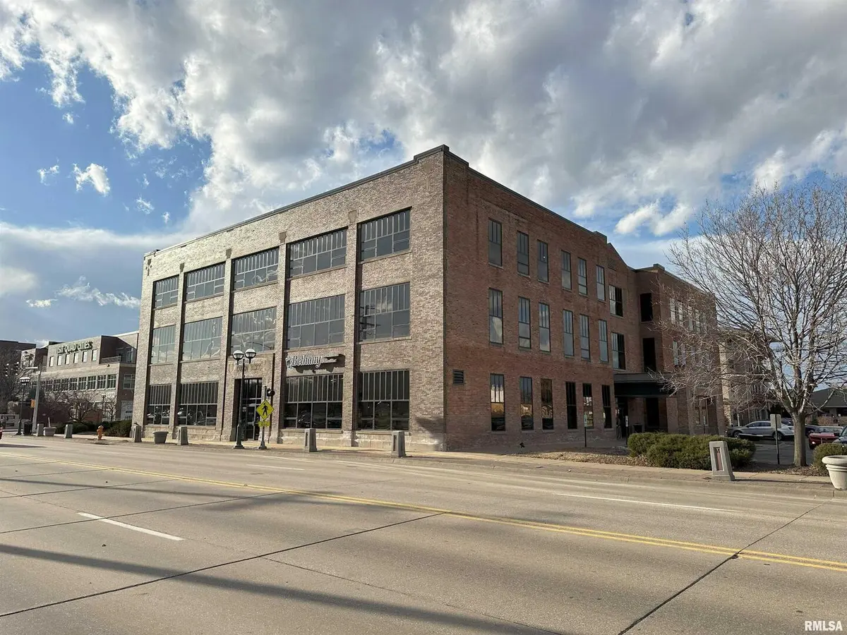1701 RIVER DR #306, Moline, IL 61265