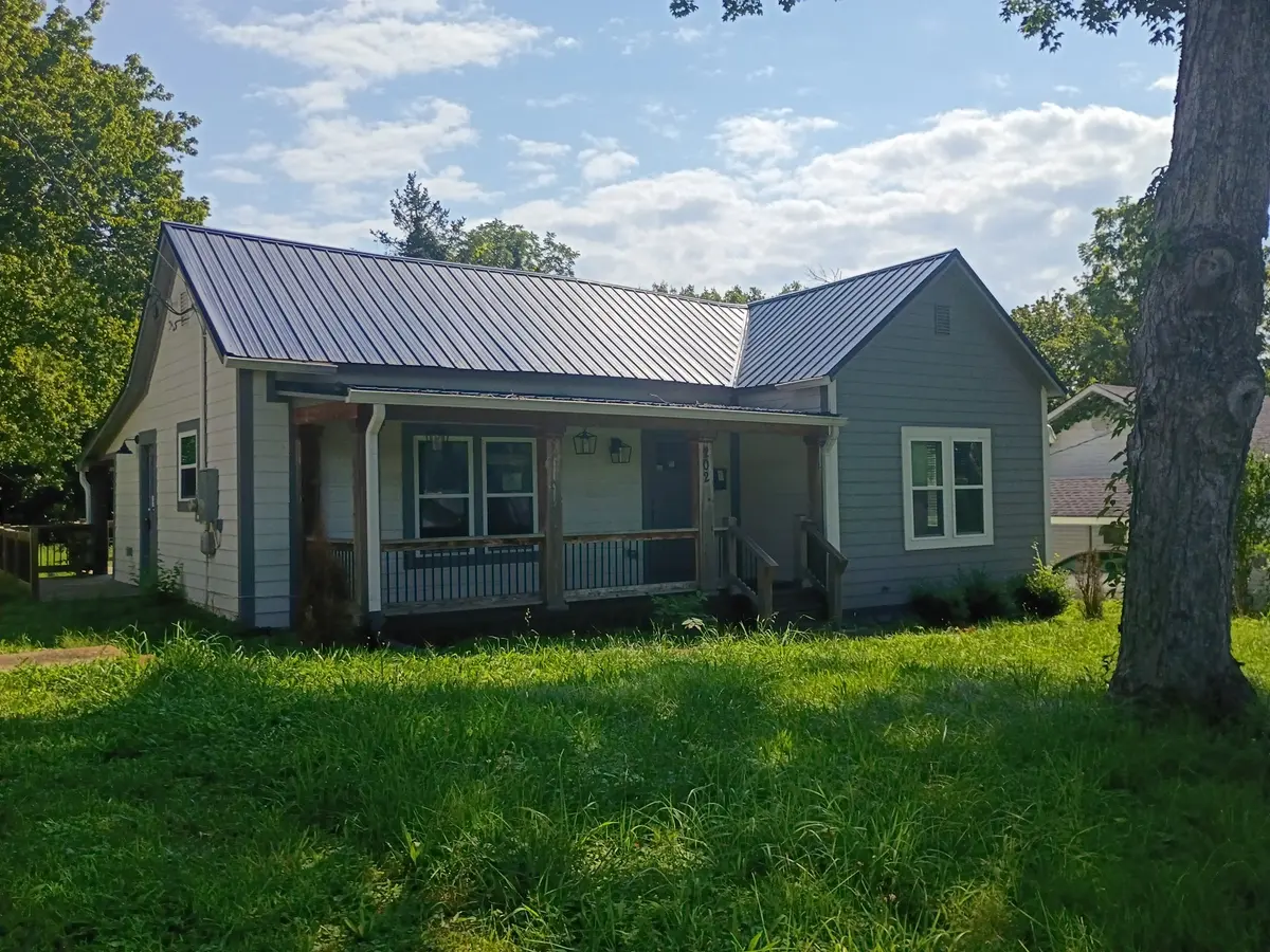 202 Cherry St, Dickson, TN 37055