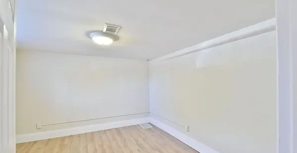 584 Montgomery ST, Oshawa, ON L1H 7K2