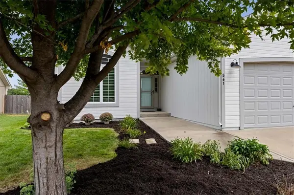 561 N Evergreen ST, Gardner, KS 66030