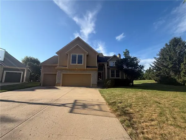 7825 W 143rd PL, Overland Park, KS 66223