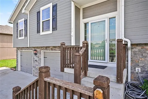 19205 Switchgrass DR, Smithville, MO 64089