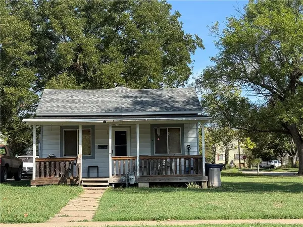 1000 Locust ST, Independence, KS 67301