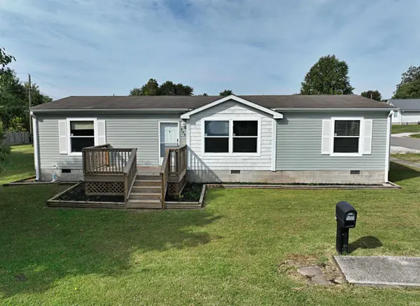 200 Dewey ST, Loogootee, IN 47553