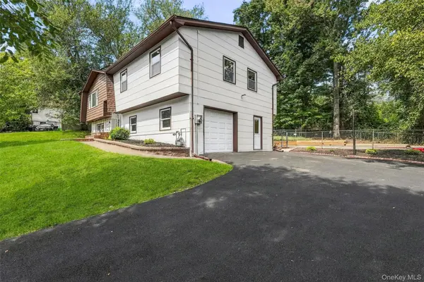2 Deborah LN, Valley Cottage, NY 10989