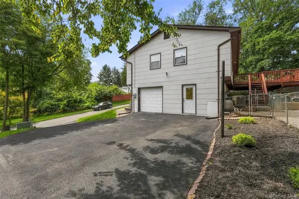 2 Deborah LN, Valley Cottage, NY 10989