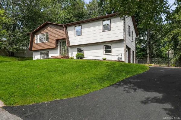2 Deborah LN, Valley Cottage, NY 10989
