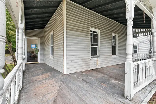 10 Hudson TER, Marlboro, NY 12542