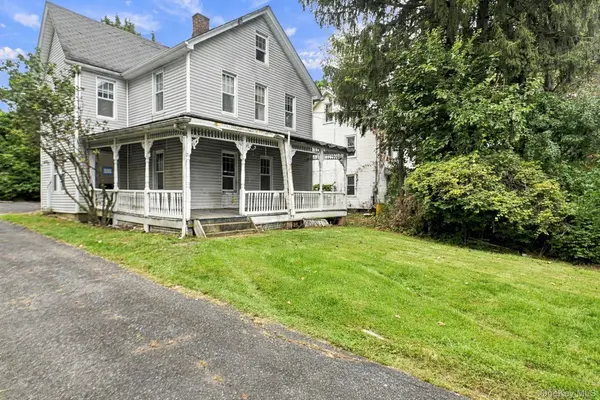 10 Hudson TER, Marlboro, NY 12542