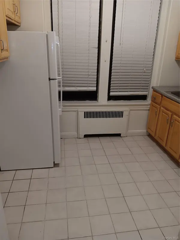 40-45 201 ST, Bayside, NY 11361