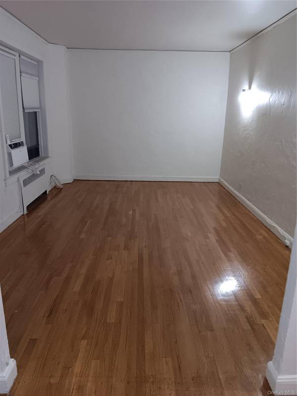 40-45 201 ST, Bayside, NY 11361