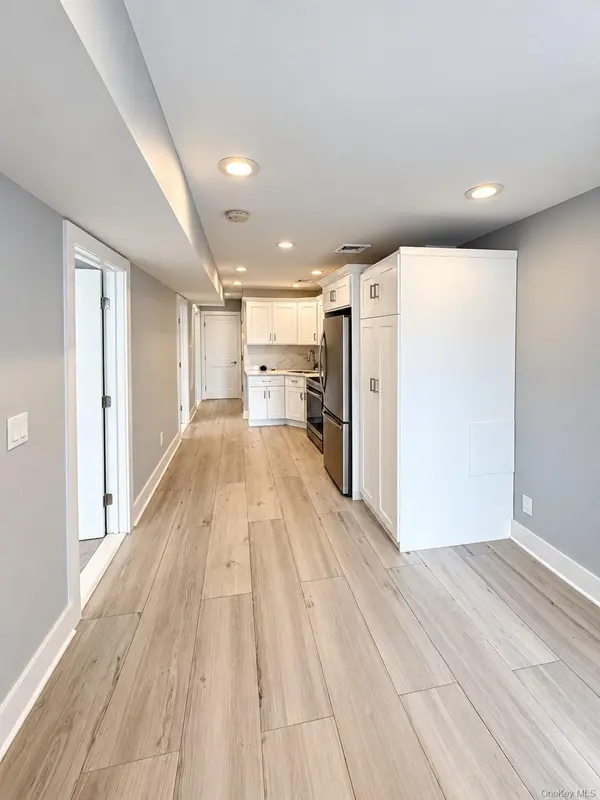 218 SUNRISE #2W, Rockville Centre, NY 11570