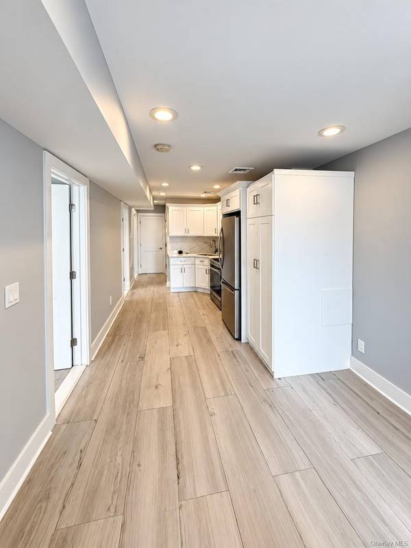 218 SUNRISE #2W, Rockville Centre, NY 11570