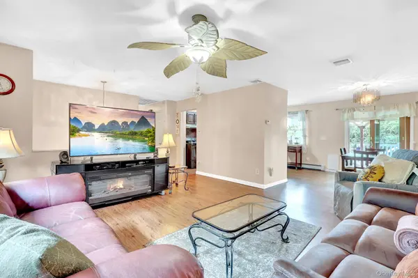 208 Raider ST, West Babylon, NY 11704