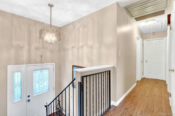 208 Raider ST, West Babylon, NY 11704