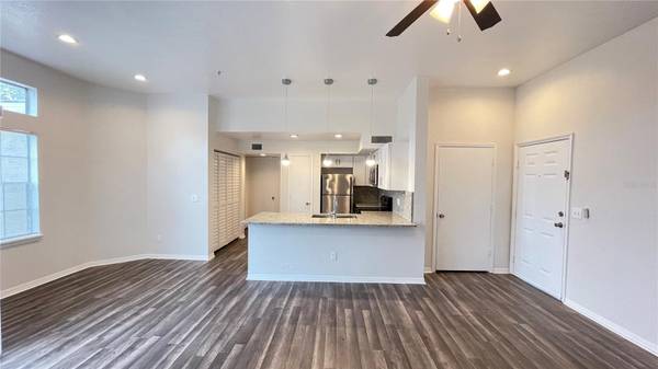 7270 WESTPOINTE BLVD #933, Orlando, FL 32835