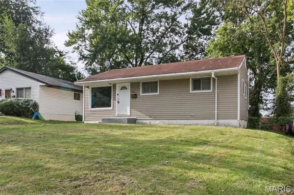 146 Grampian RD, St Louis, MO 63137