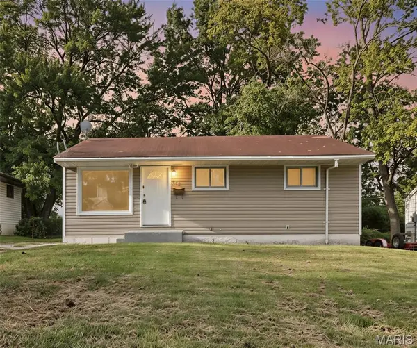 146 Grampian RD, St Louis, MO 63137