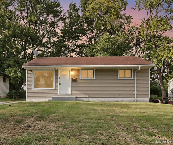 146 Grampian RD, St Louis, MO 63137