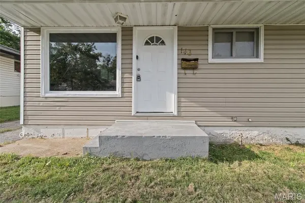 146 Grampian RD, St Louis, MO 63137