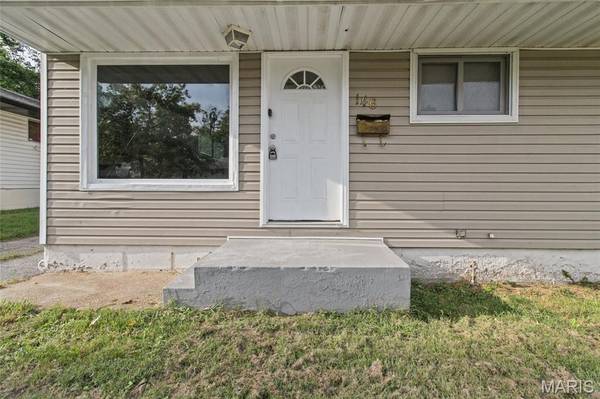 146 Grampian RD, St Louis, MO 63137