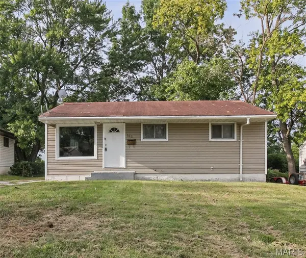 146 Grampian RD, St Louis, MO 63137