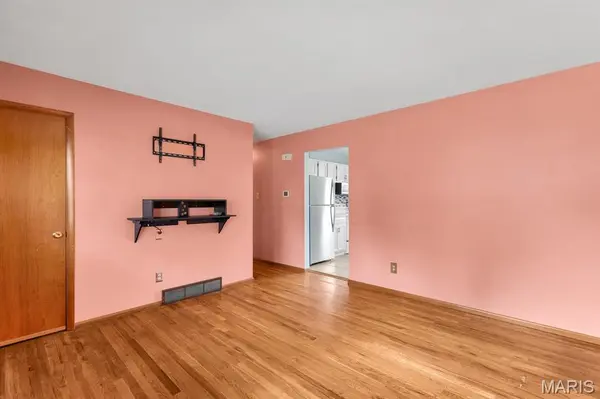 5 Oak DR, St Peters, MO 63376