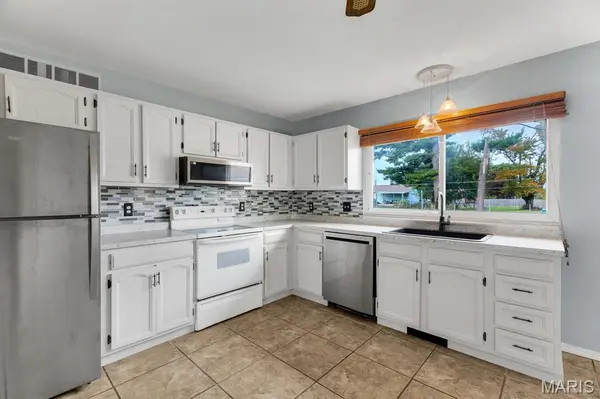 5 Oak DR, St Peters, MO 63376