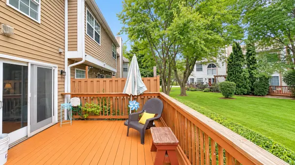 504 Ascot LN, Streamwood, IL 60107