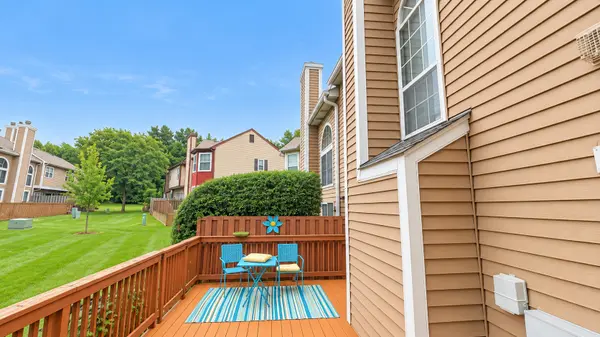 504 Ascot LN, Streamwood, IL 60107